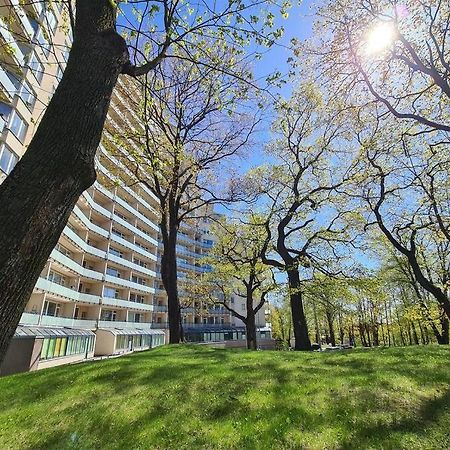 Stylish Apartment With Parking & Spacious Balcony Rīga Exterior foto