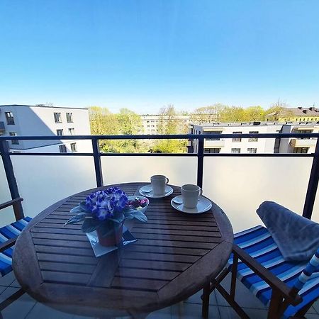 Stylish Apartment With Parking & Spacious Balcony Rīga Exterior foto