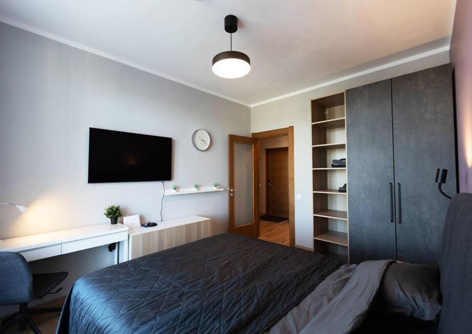 Stylish Apartment With Parking & Spacious Balcony Rīga Exterior foto