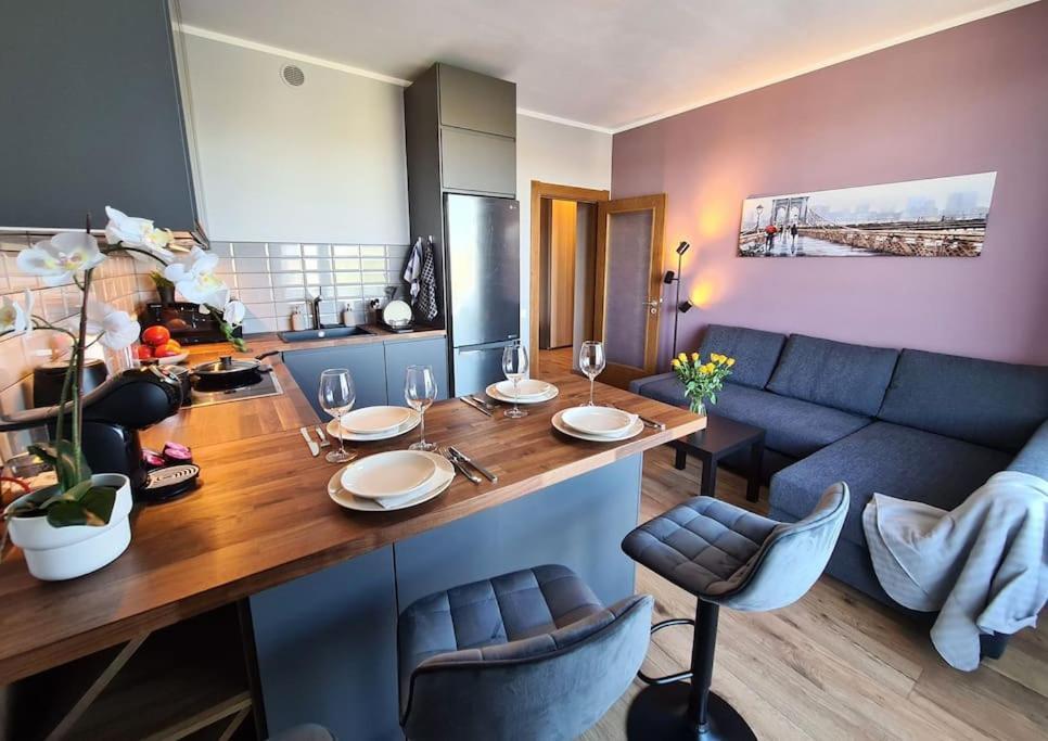 Stylish Apartment With Parking & Spacious Balcony Rīga Exterior foto