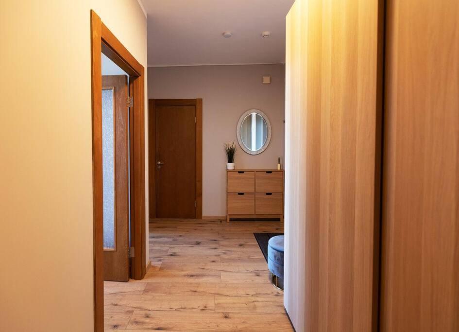 Stylish Apartment With Parking & Spacious Balcony Rīga Exterior foto